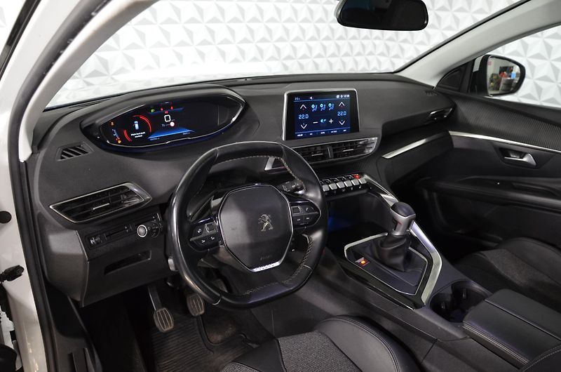 Peugeot 3008 (2020) 1.5bHDi 130 Allure - fotka 9 z 20
