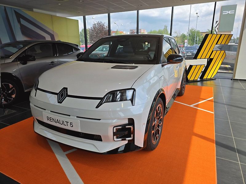 Renault 5 E-TECH (2026) Roland-Garros 150 k comfort ra - fotka 2 z 7