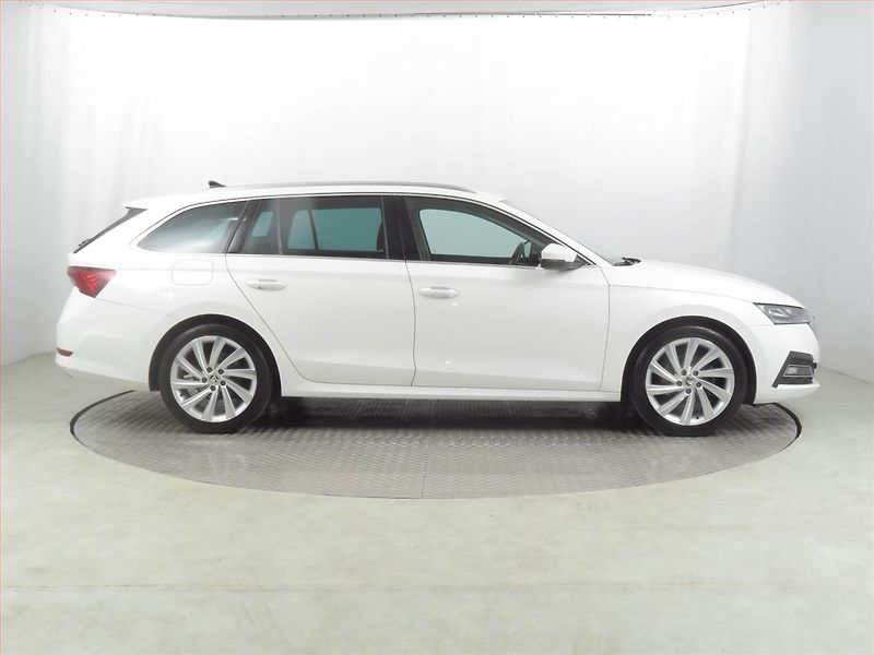 Škoda Octavia (2021) Style 1.0 TSI, Serv.kniha - fotka 6 z 24