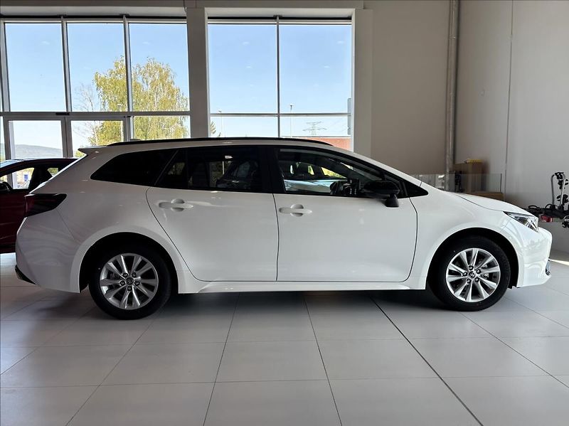 Toyota Corolla 1,8   TS Comfort Tech HEV - fotka 7 z 7