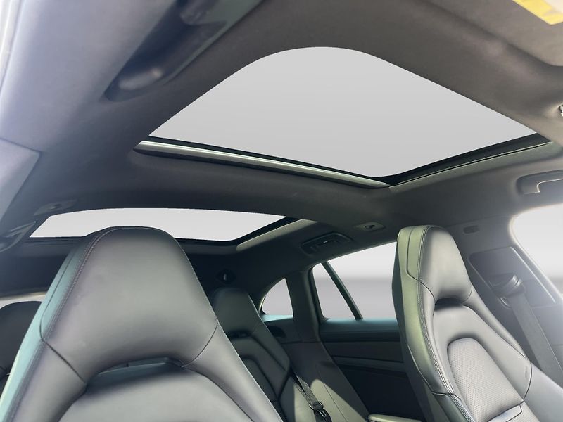 Porsche Panamera (2020) 4 SportTurismo - fotka 24 z 28