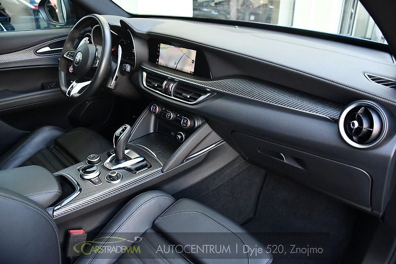 Alfa Romeo Stelvio 2.9V6 Bi-T.382 kW QUADRIFOGLIO - fotka 13 z 61