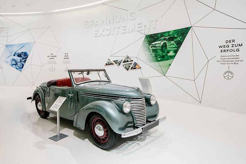 Tatra 87 je řazena k milníkům v automobilové historii