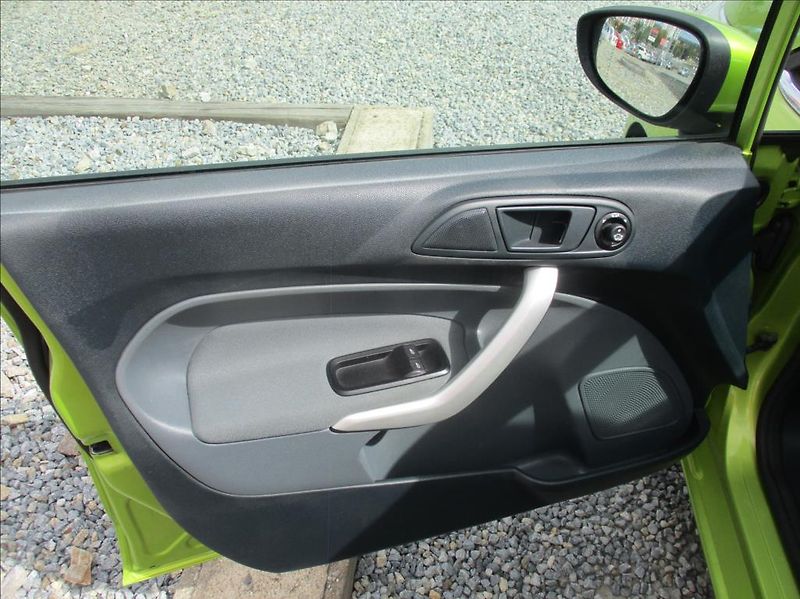 Ford Fiesta 1,2 i,klima.serv.kniha, - fotka 12 z 29