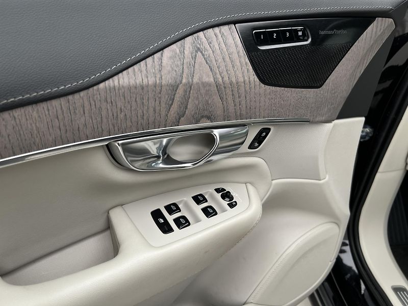 Volvo XC90 B5 AWD INSCRIPTION  - fotka 17 z 44
