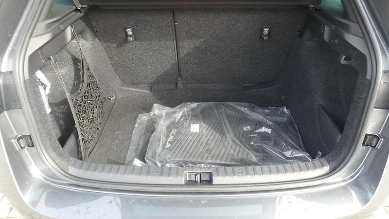 Škoda Scala 1.0 TSI Drive - fotka 22 z 24