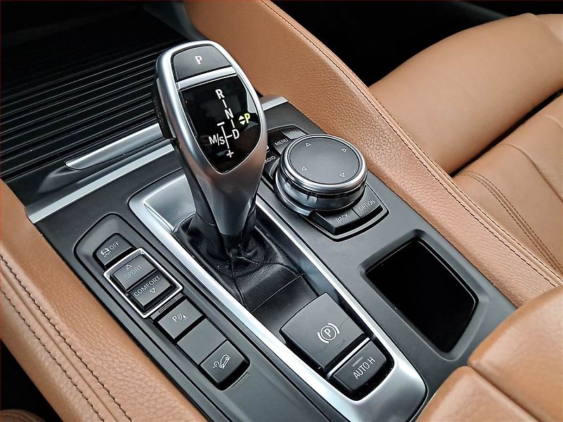 BMW X6 (2016) M Paket xDrive30d - fotka 16 z 21