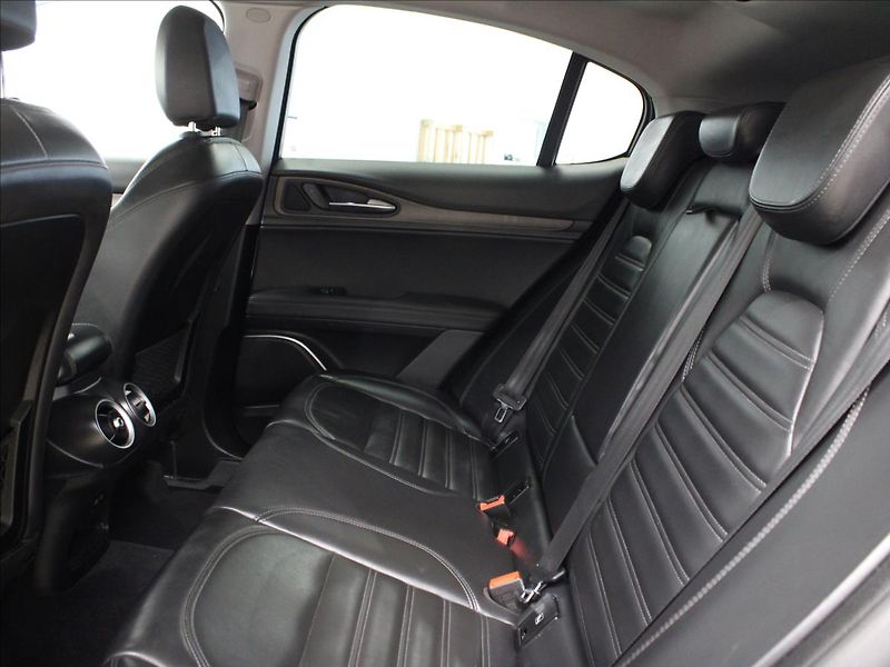 Alfa Romeo Stelvio 2,0 TBi 280k Q4 Kůže Led - fotka 14 z 33