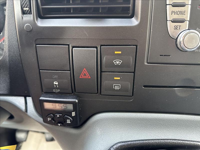 Ford Transit 2,2 TDCI obytná vestavba - fotka 15 z 32