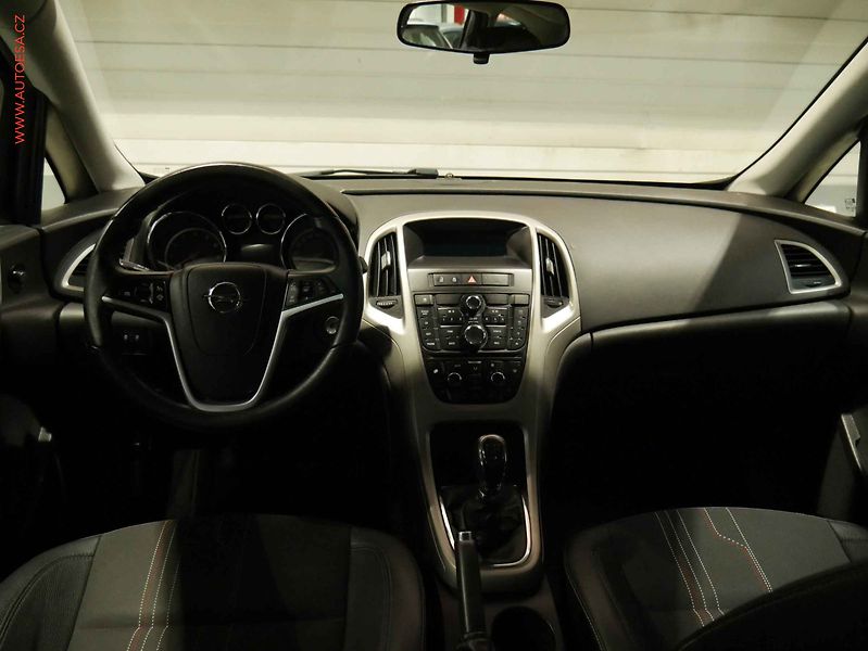 Opel Astra (2013) 1.4i, AC - fotka 8 z 15