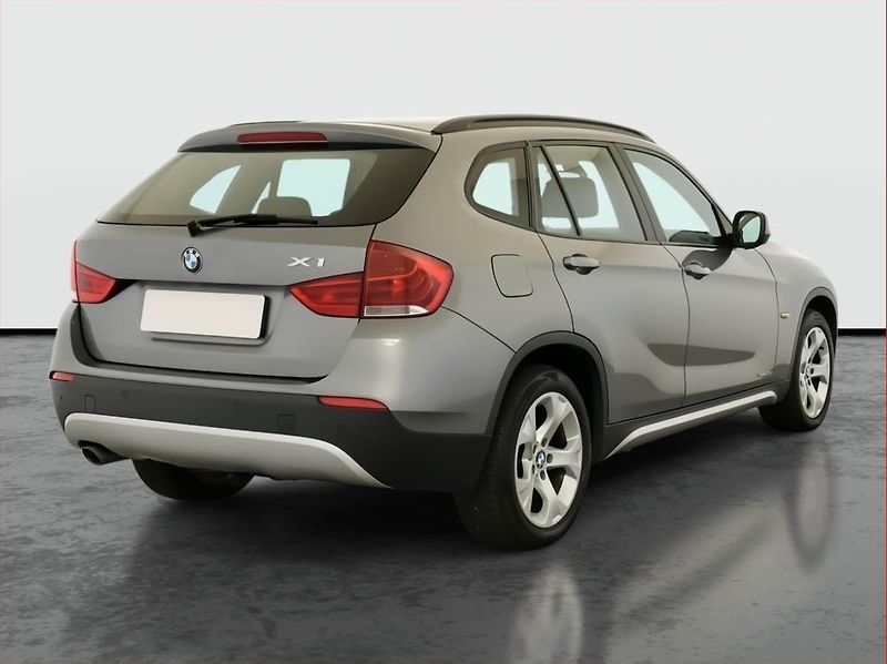 BMW X1 (2011) xDrive20d, 4X4, Xenony - fotka 5 z 16