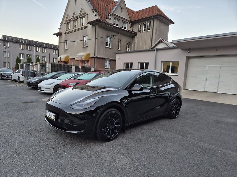 Tesla Model Y RWD 235kw 95,3 % - fotka 2 z 49