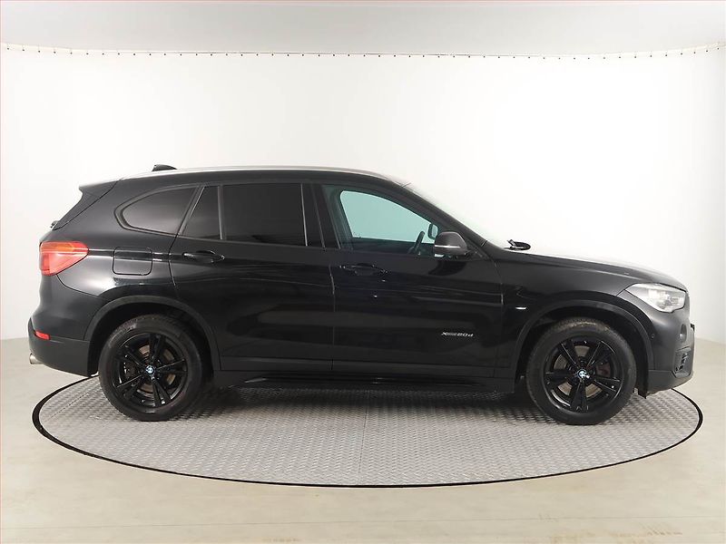 BMW X1 (2015) M Sport xDrive20d, 4X4 - fotka 6 z 20