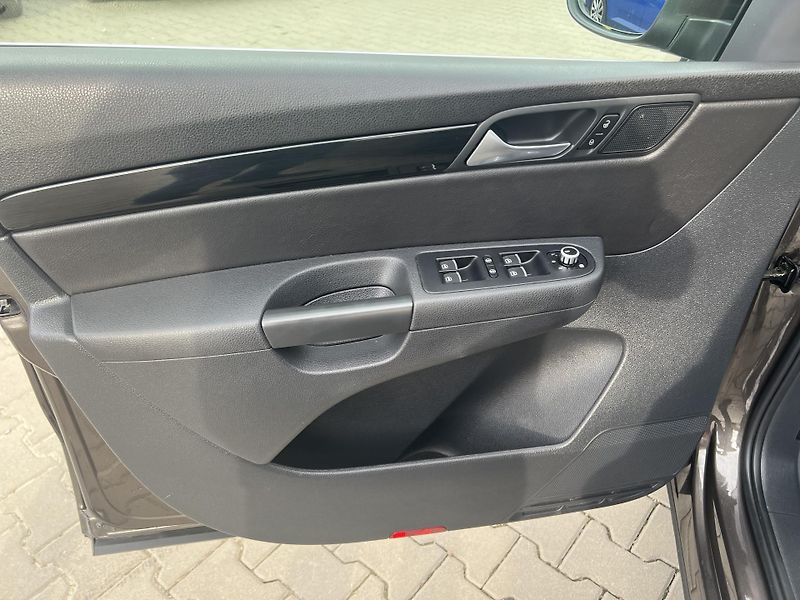 Seat Alhambra (2014) 2,0TDi DSG Style MAX VÝBAVA!!! - fotka 28 z 77