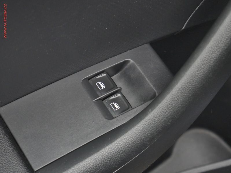 Škoda Rapid (2013) 1.2 TSi, ČR, Fresh, park - fotka 14 z 17