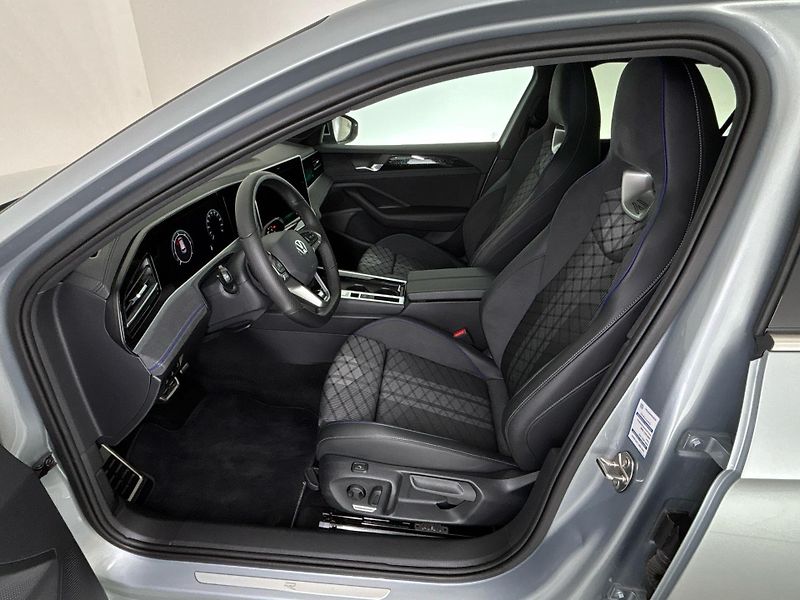 Volkswagen Passat R-Line People - fotka 7 z 31