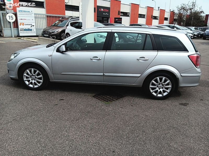 Opel Astra 1.7 CDTI - fotka 9 z 24
