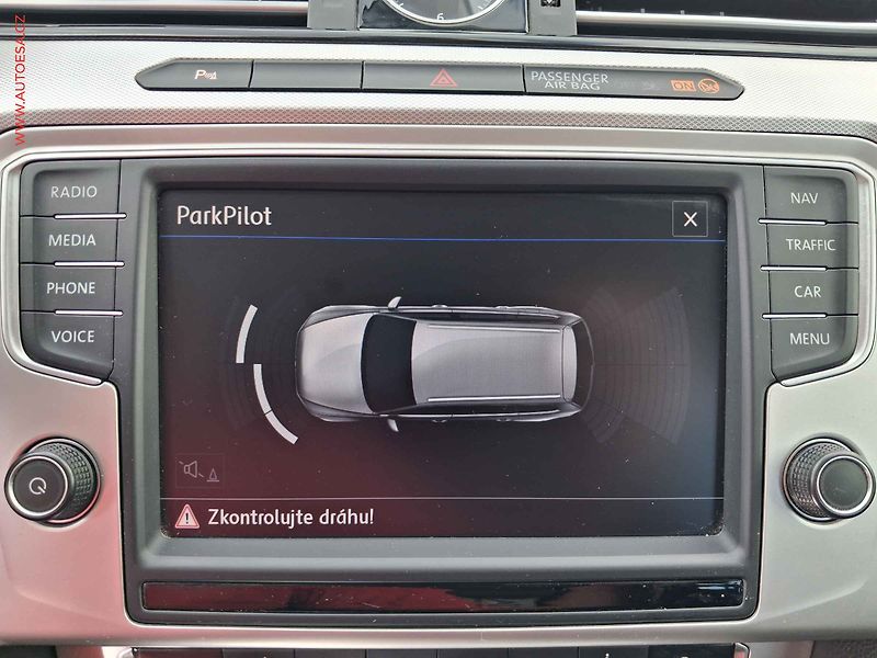 Volkswagen Passat (2016) 2.0 TDi, LED, navi, park - fotka 17 z 19