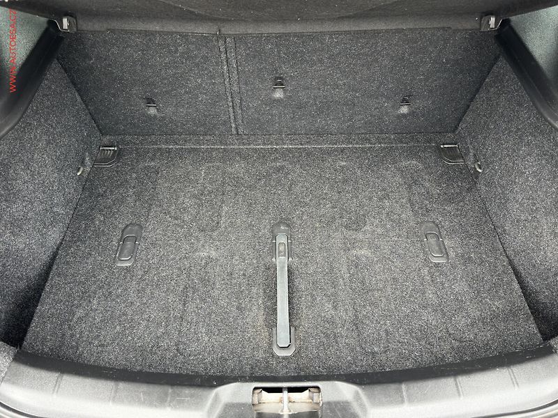 Volvo V40 (2014) 1.6 D, AC, tempo, park.čidla - fotka 7 z 16