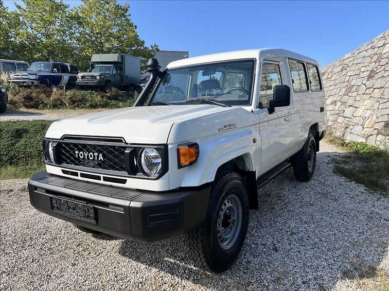 Toyota Land Cruiser MY24  GRJ78 4,0 V6 6A/T LX - fotka 3 z 23