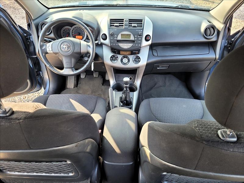 Toyota RAV4 2,2 D4-D,4x4,klima,alu, - fotka 19 z 35