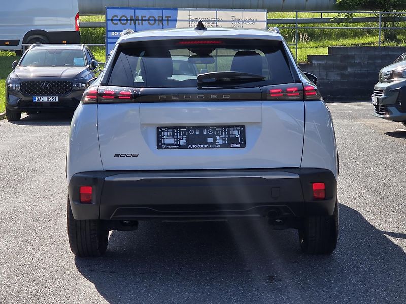 Peugeot 2008 (2025) 1.2 PT 100 ALLURE MAN6 - fotka 4 z 28