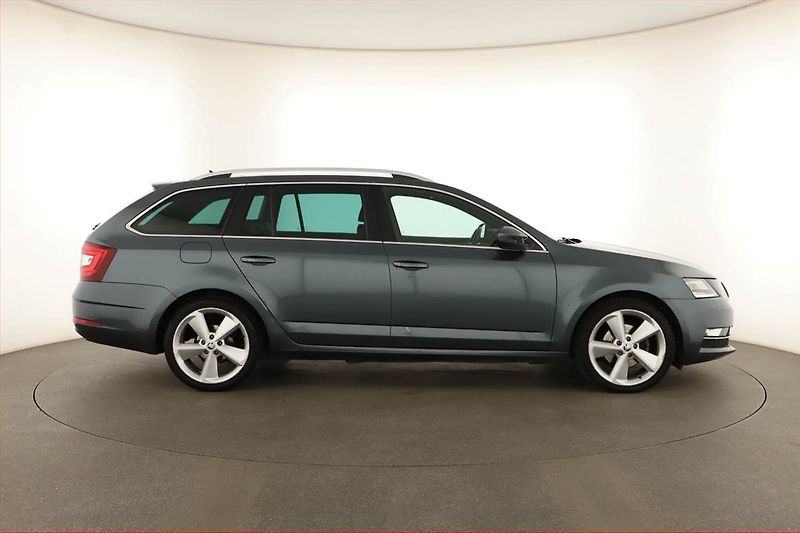 Škoda Octavia (2019) 1.5 TSI, Navi, Tempomat - fotka 6 z 17