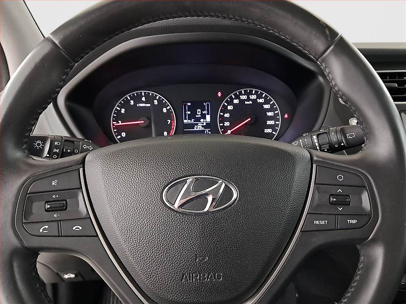 Hyundai i20 (2018) 1.2, Serv.kniha - fotka 16 z 16