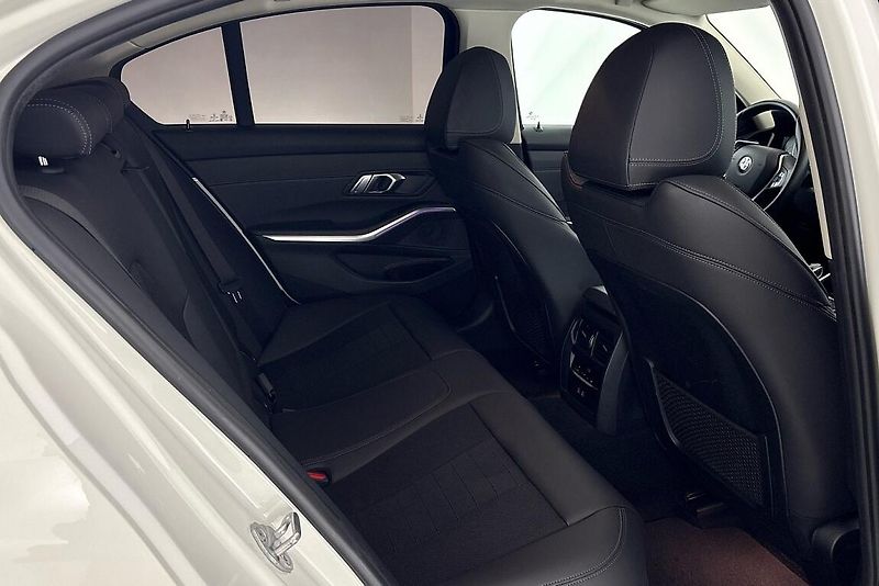 BMW Řada 3 320d xDrive - fotka 11 z 24