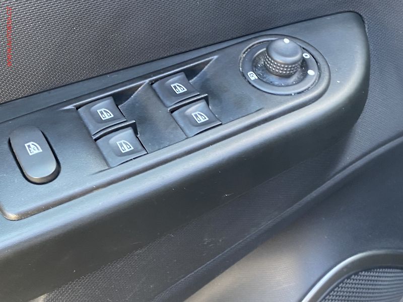Renault Captur (2015) 0.9 TCe, Dynamique, +kola - fotka 11 z 17