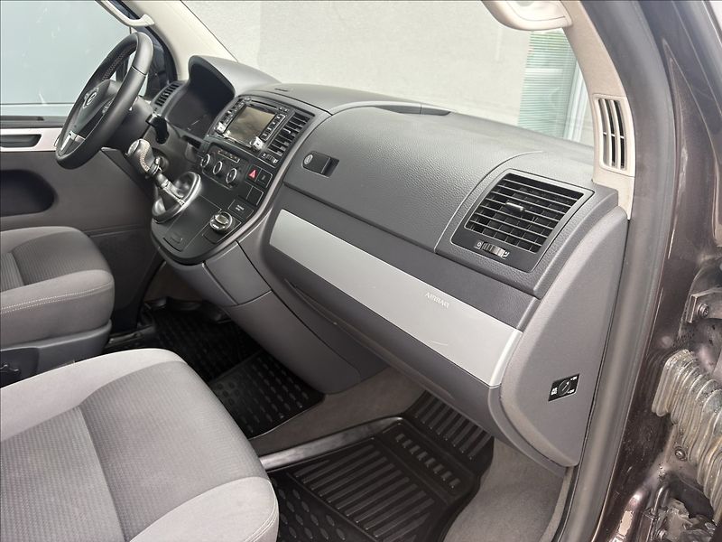 Volkswagen Multivan 2,0 103 kw servis TOP stav - fotka 22 z 28