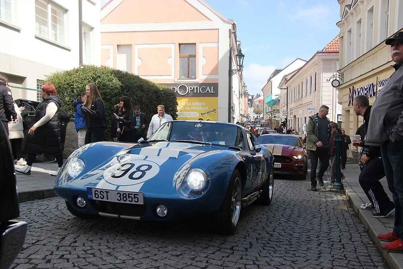 V Příbrami se sjela historická auta a motorky v rámci tradiční akce Česká Route 66.
