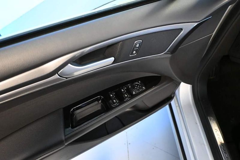 Ford Mondeo (2022) 2.0 LED SONY Tažné Kamera 8AT - fotka 25 z 37