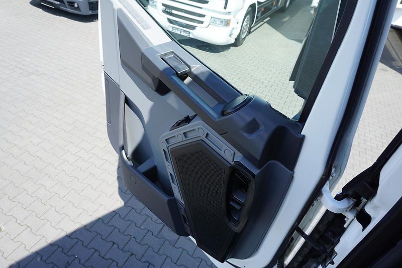 Renault (2018) C 520 / EURO 6 / ACC / 6 X 4 / - fotka 41 z 49