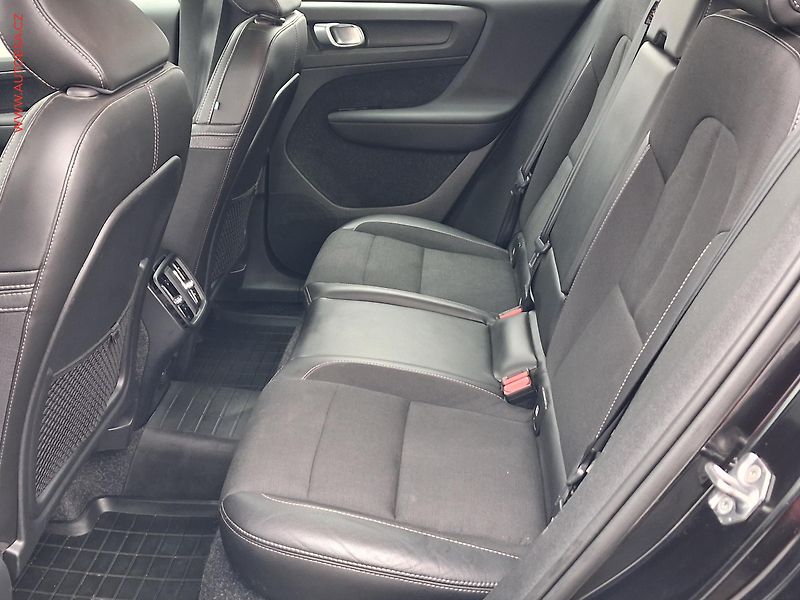 Volvo XC40 (2020) 1.5T, Momentum, AT - fotka 10 z 23