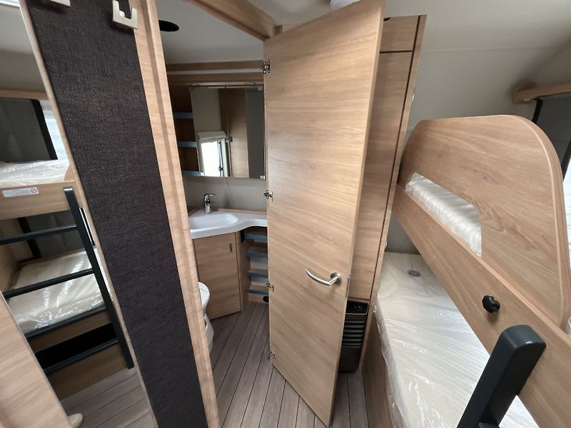 Knaus (2027) Südwind 580 QS BLACK SELECTION - fotka 17 z 21