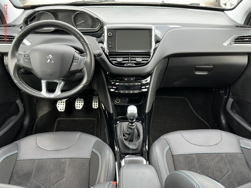 Peugeot 2008 (2019) 1.2PT, Crossway, navi, panor - fotka 8 z 19