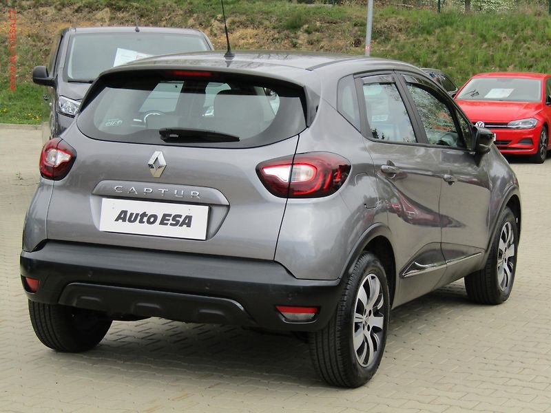 Renault Captur (2018) 1.2 TCe, ČR, AC, park.čidla - fotka 4 z 17