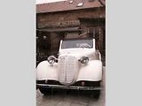 Pohled zepředu na Tatrau 57B roadster z roku 1940.