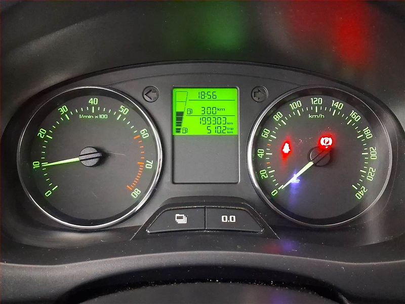 Škoda Fabia (2012) 1.2 12V, po STK, jezdí výborně - fotka 11 z 15