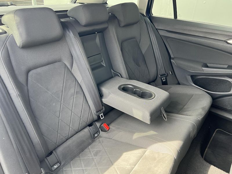 Volkswagen Golf Variant (2022) 1,5TSi 110kW STYLE DSG - fotka 32 z 41