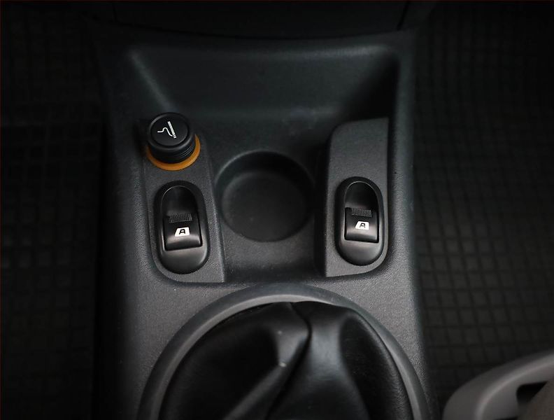 Citroën C3 (2004) Exclusive 1.4 i, nová STK - fotka 12 z 15