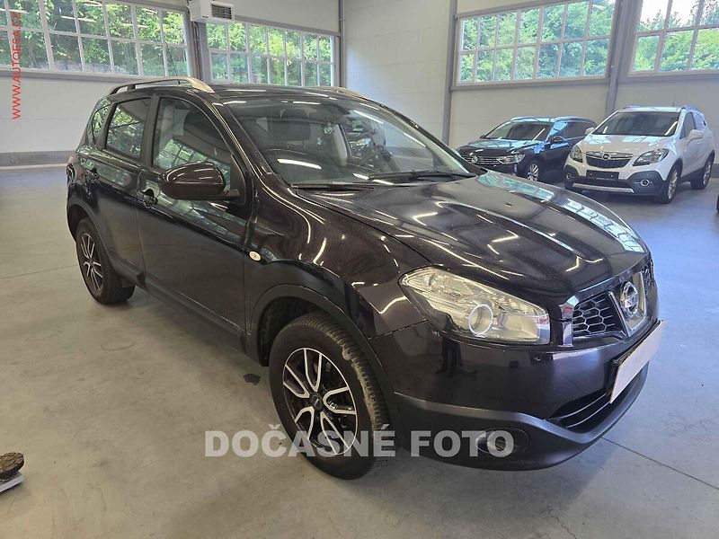 Nissan Qashqai (2012) 1.6 16V, ČR, panorama, autoAC - fotka 1 z 3