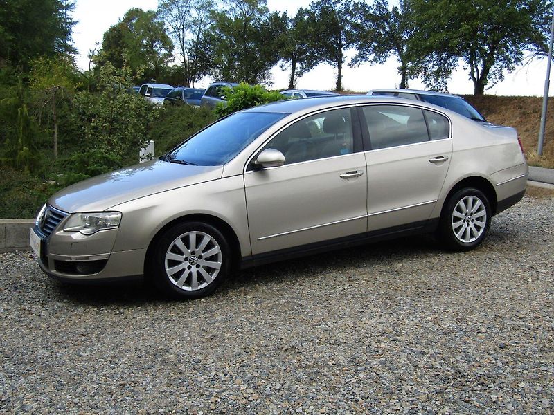 Volkswagen Passat (2008) 2.0 TDI 103kW - fotka 2 z 36