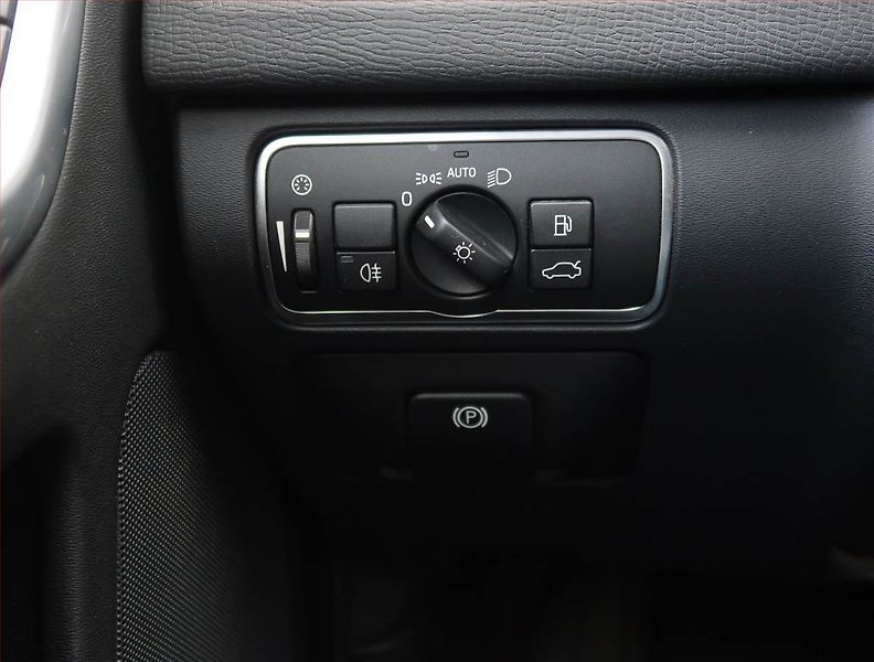 Volvo XC60 (2014) D4, Automat, Serv.kniha, Kůže - fotka 19 z 24