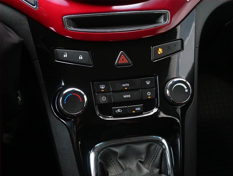 Chevrolet Orlando (2012) 1.8i, 7 míst, ČR,1.maj - fotka 18 z 21