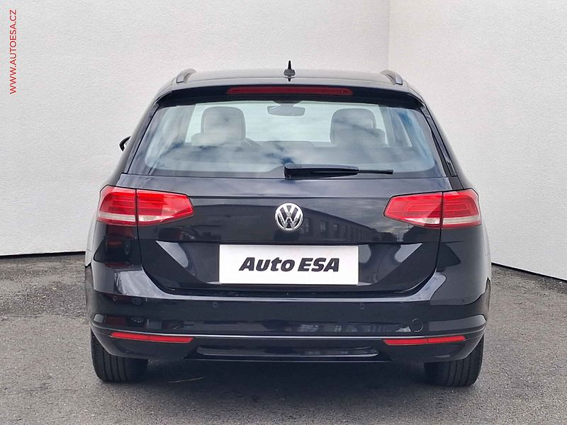 Volkswagen Passat (2019) 2.0 TDi, Comfortline, DSG - fotka 5 z 19