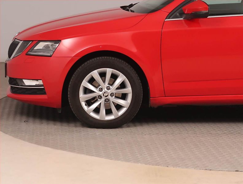 Škoda Octavia (2017) Elegance 1.6 TDI, Serv.kniha - fotka 14 z 15