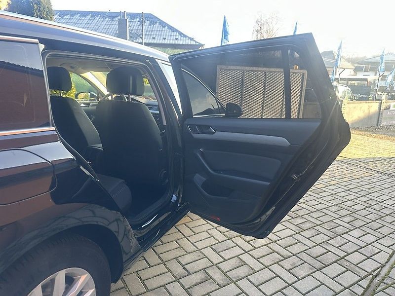 Volkswagen Passat 2.0 TDi 110kW Bussiness AT - fotka 23 z 28