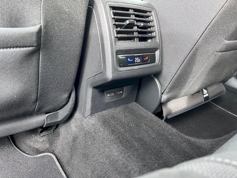 Volkswagen Golf (2023) 1.5 TSI 110kW Style - fotka 27 z 35